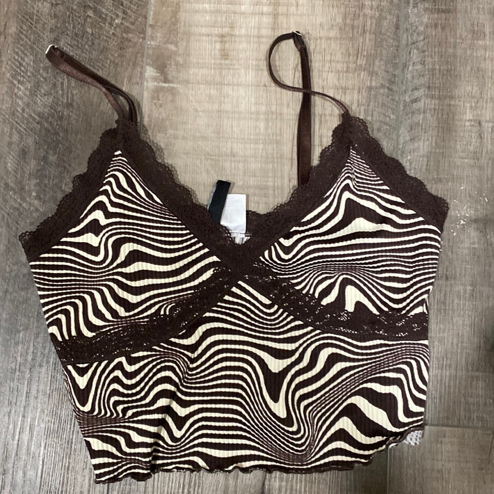 Cute brown and cream tank top with lace edges!